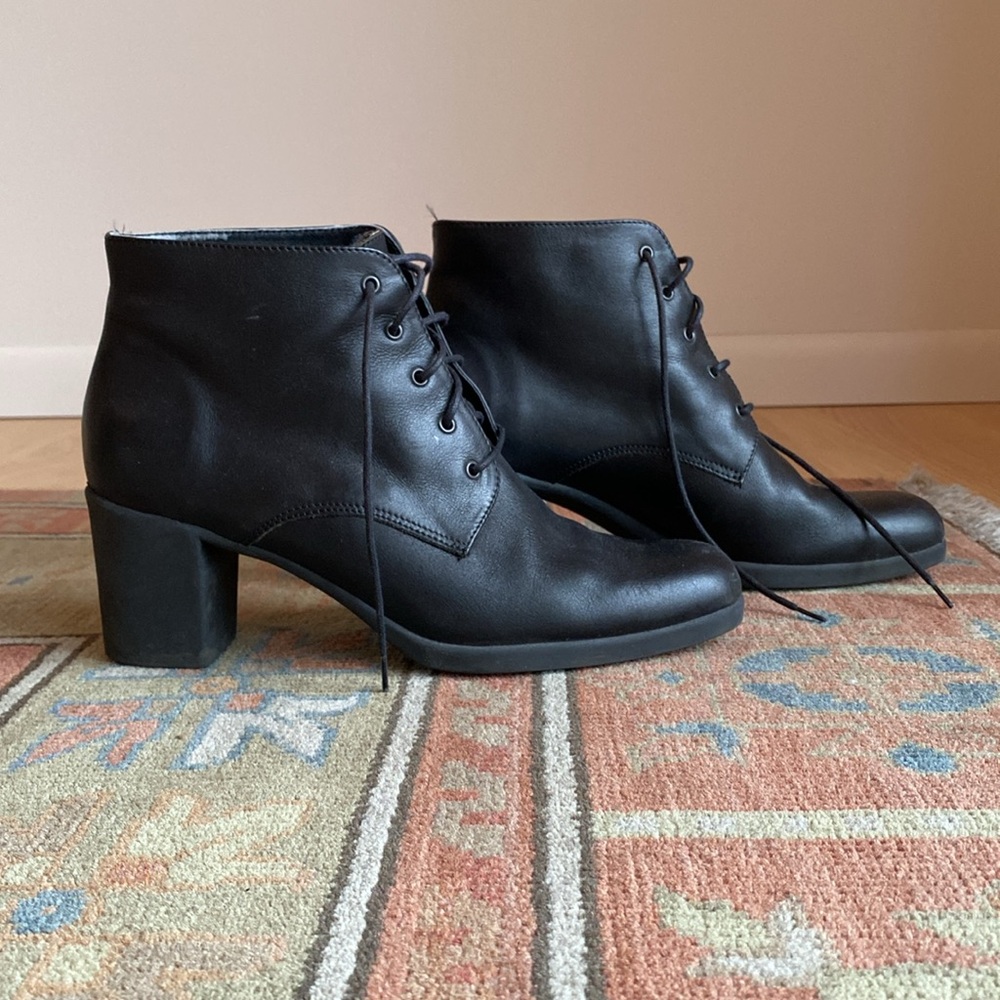CLASSIC Vintage 1990s Black Lace Up Booties size 9.5
